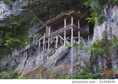 [National Treasure] Santokokusan Sanbutsuji Temple (Sanbutsu Temple) Introductory Hall (Okuin, Zao) 42498649
