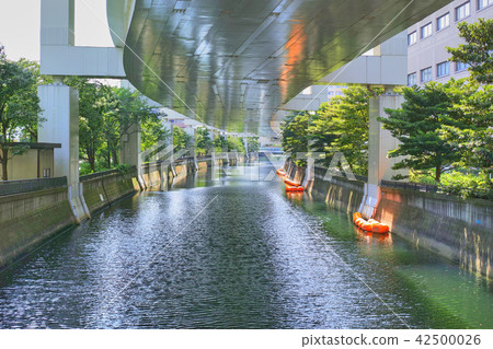 Nakamuragawa River flowing under Yokohama Capital High Speed Elevation Nakamuragawa River flowing under Yokohama Capital High Speed Elevation 42500026