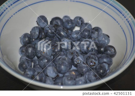 Blueberries in the bowl Blueberries in the bowl 42501131