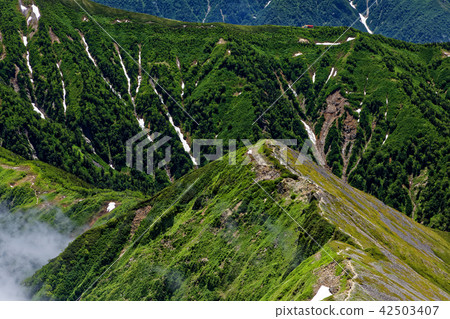 Kobushiyama seen from Kashima Atsugatake and Sansai Villa 42503407