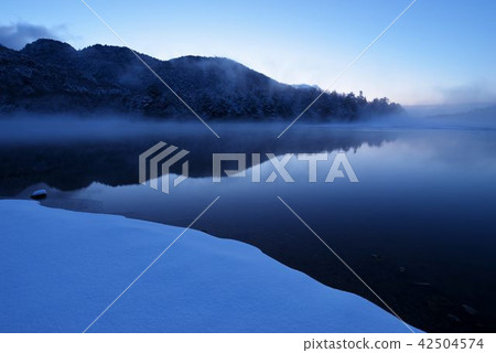 Wake lake in winter at dawn Wake lake in winter at dawn 42504574