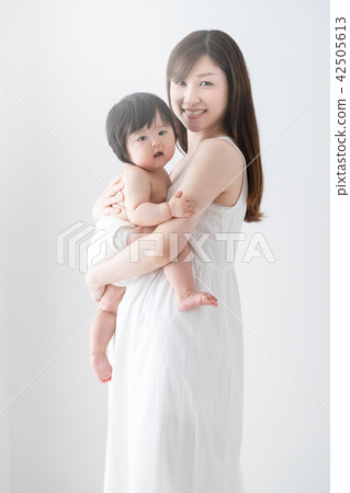 Mother and Child Image, Child Rearing Mother and Child Image, Child Rearing 42505613