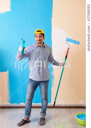 Painter man painting the wall at home 42506093