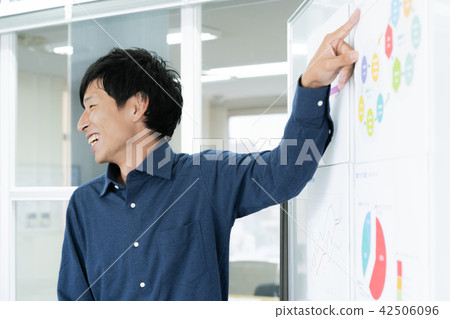 Men presenting 42506096