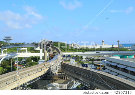 Yui rail entering Naha Airport station 42507313