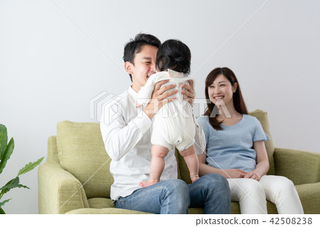 Family image, nursery mother, ikumen, dad, father 42508238