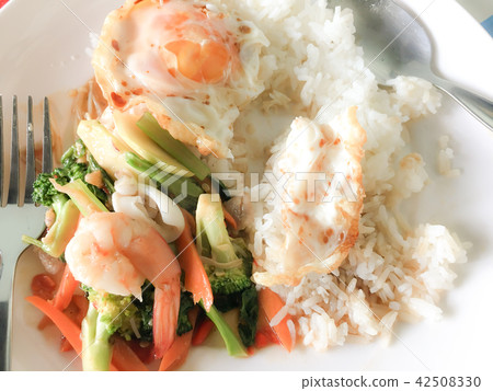 Fried Savory sauteed mixed vegetables with shimp Fried Savory sauteed mixed vegetables with shimp 42508330