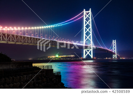 Akashi Kaikyo橋樑彩虹夜視圖 42508589