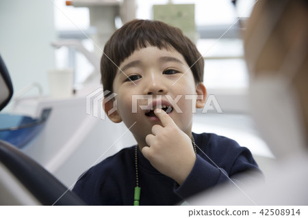 牙科中的兒童 42508914