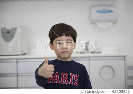Children in dentistry Children in dentistry 42508932