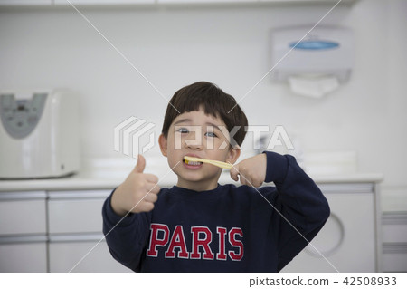 Children in dentistry Children in dentistry 42508933