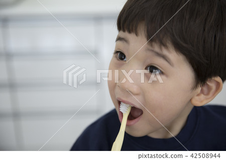 Children in dentistry 42508944