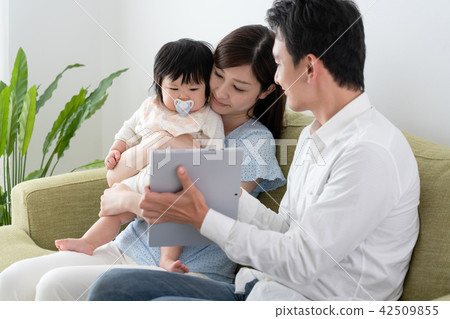 Childcare information, digital native image 42509855
