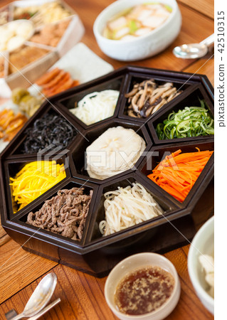 Traditional Korean food 42510315