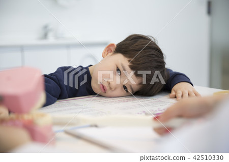 去看牙醫的孩子 去看牙醫的孩子 42510330
