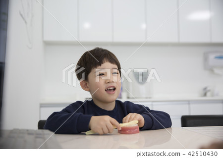 去看牙醫的孩子 42510430
