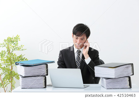 Businessman overtime office 42510463