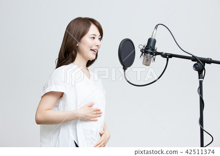 Young lady (vocal lesson) Young lady (vocal lesson) 42511374