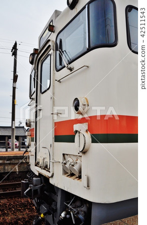 高山幹線正常火車停在長森站(Kiha 40系列) 高山幹線正常火車停在長森站(Kiha 40系列) 42511543