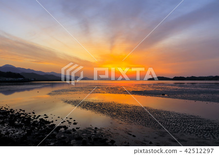 在Funakoshi海灣Itoshima半島的日落 42512297