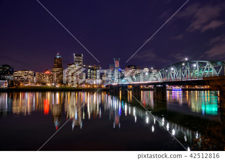 Downtown night view of Portland, USA · 42512816
