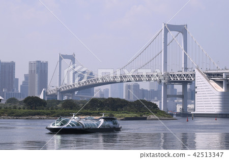 東京的日本城市景觀景觀彩虹橋和Emeraldas（在開始運營前的調試期間）=於7月24日拍攝 42513347