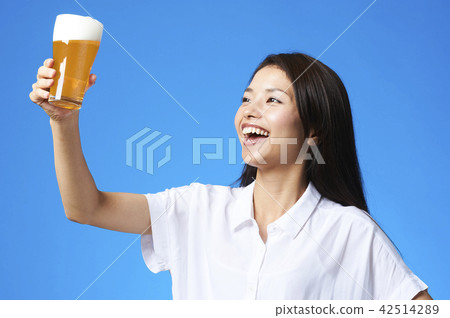 A beer toast 42514289