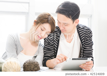 Cuddle cuddling (tablet terminal · tablet PC) Cuddle cuddling (tablet terminal · tablet PC) 42514809