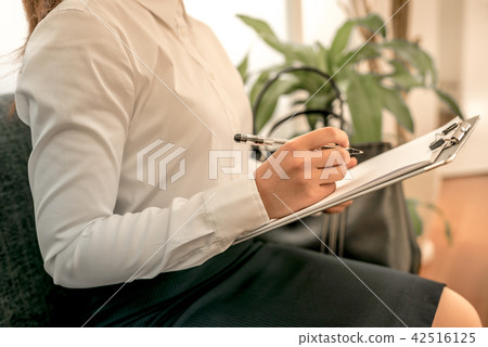 an entry, female, females 42516125