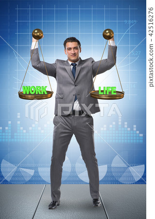 Businessman trying to find balance between home and work 42516276