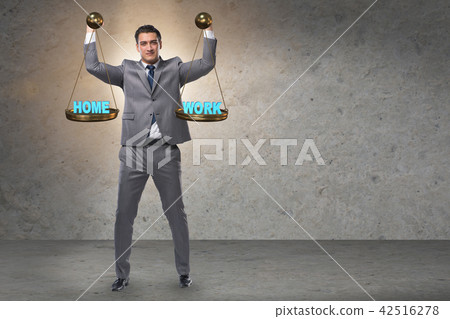 Businessman trying to find balance between home and work 42516278