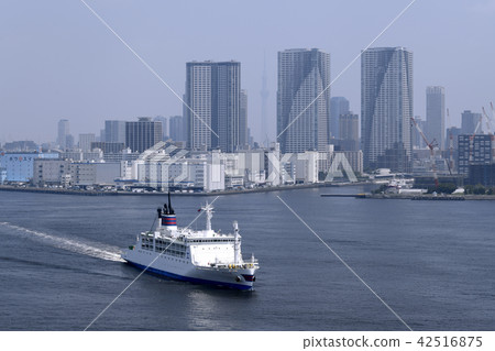 Tokyo's cityscape landscape in Japan Ogasaki Maru (Toyohama Town on the left side of the screen, Athlete village on the right) = taken on July 24, 2018 42516875