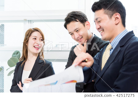 3 people meeting · smile · paper material 42517275