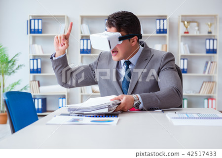 Businessman with virtual reality glasses in the office 42517433