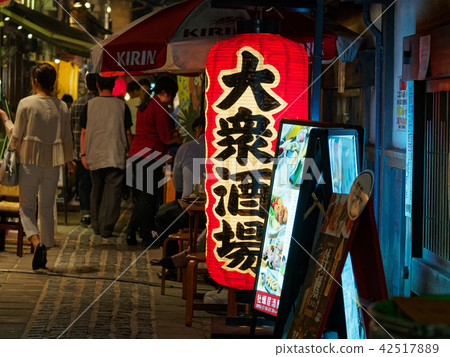 大阪梅田原本在天神即將來臨的夜晚 大阪梅田原本在天神即將來臨的夜晚 42517889
