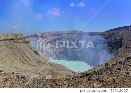 [Crater of Mt. Aso] (High resolution version) Aso City, Kumamoto Prefecture 42518697
