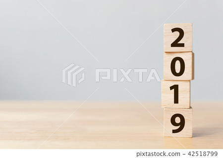 New year 2018 change to 2019 42518799