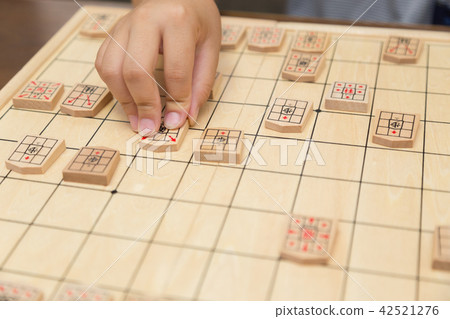 Children practicing shogi 42521276
