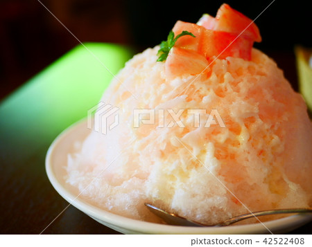 Shaved ice on thigh 42522408