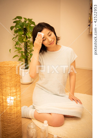 Night Care Female Beauty 42522953