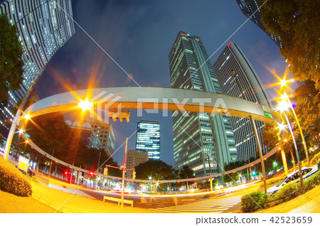 Intersection of Shinjuku police station in the evening Intersection of Shinjuku police station in the evening 42523659