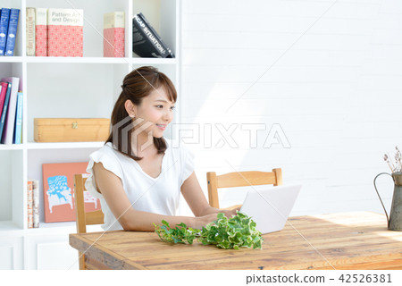 個人電腦女 42526381