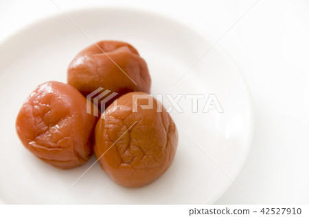 Salted plum  42527910