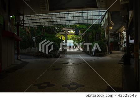 清晨櫻花購物街和原田神社 清晨櫻花購物街和原田神社 42528549