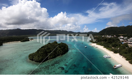 Drone image: Kawahira Bay of Ishigakijima 42529146
