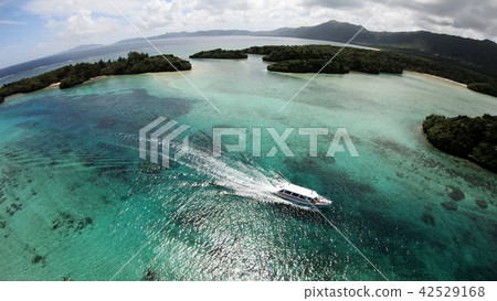 Drone image: Kawahira Bay of Ishigakijima 42529168
