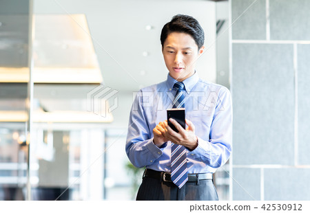 Businessman (smartphone) Businessman (smartphone) 42530912