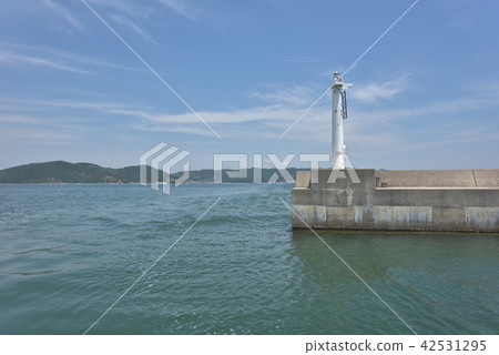 Inujima端口燈塔和保亭口岸看法 42531295