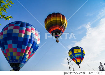 Shimen Reservoir Hot Air Balloon 42532415