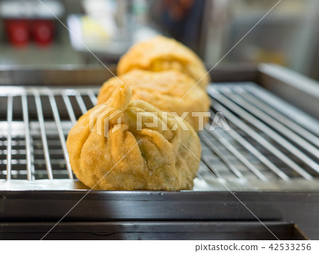 Taiwan traditional food: Oyster Fritters Taiwan traditional food: Oyster Fritters 42533256